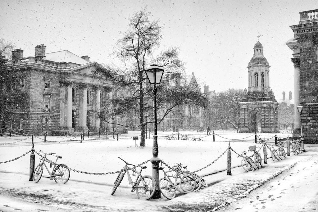 “Capturing Winter Magic: Explore Festive Framed Photography of Dublin for the Perfect Christmas Gift